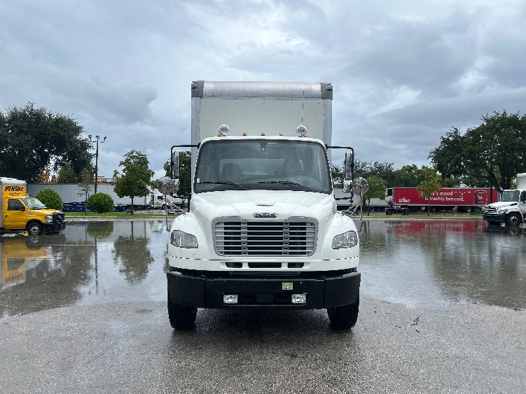 2019 Freightliner eM2 in Medley, FL — photo 2