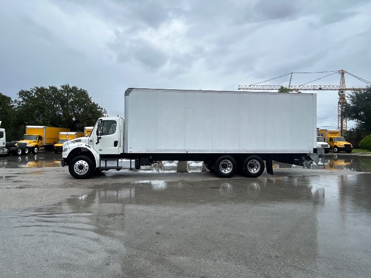 2019 Freightliner eM2 in Medley, FL — photo 4