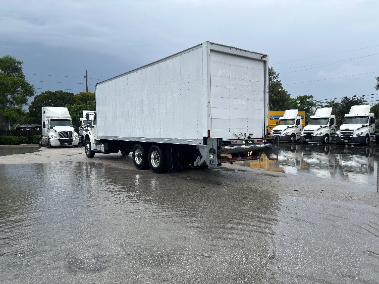 2019 Freightliner eM2 in Medley, FL — photo 6