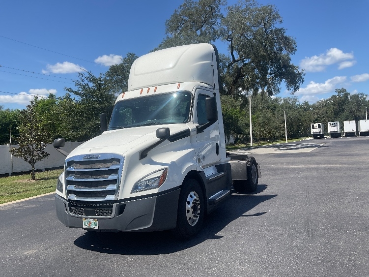 2019 Freightliner Cascadia in Tampa, FL — photo 3