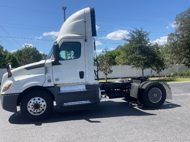 2019 Freightliner Cascadia in Tampa, FL — photo 4