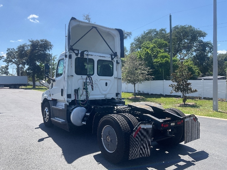 2019 Freightliner Cascadia in Tampa, FL — photo 5