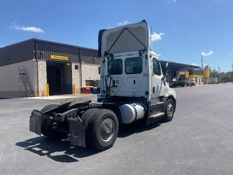 2019 Freightliner Cascadia in Tampa, FL — photo 7