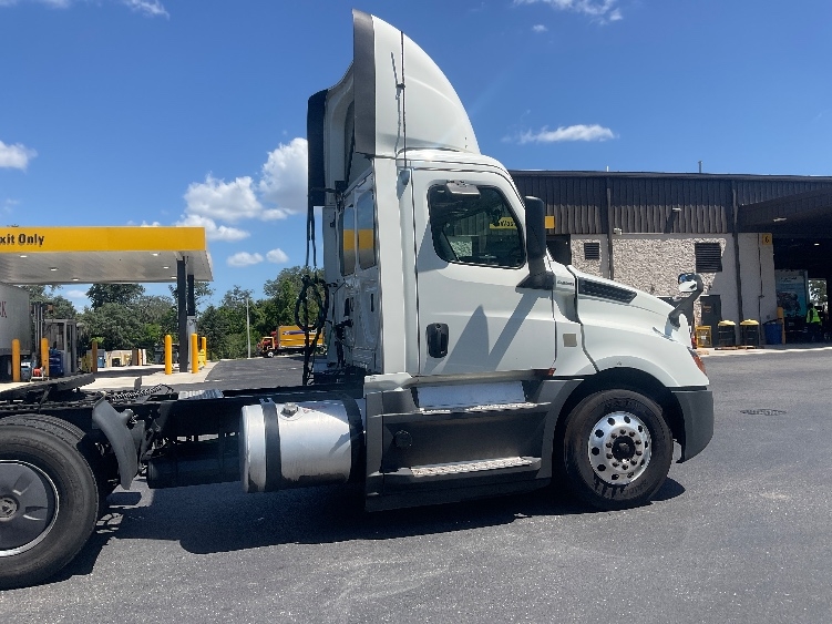 2019 Freightliner Cascadia in Tampa, FL — photo 8