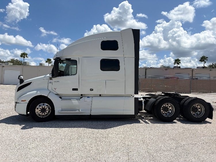 2024 Volvo in Tampa, FL — photo 4
