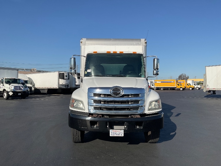 2019 Hino 268 in Torrance, CA — photo 2