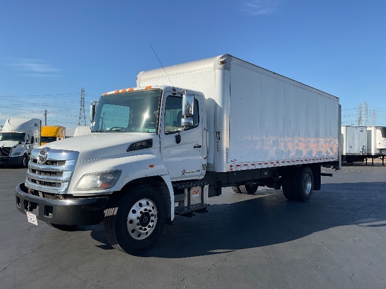 2019 Hino 268 in Torrance, CA — photo 3