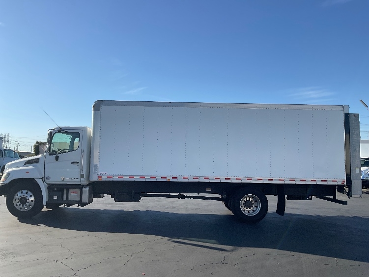 2019 Hino 268 in Torrance, CA — photo 4