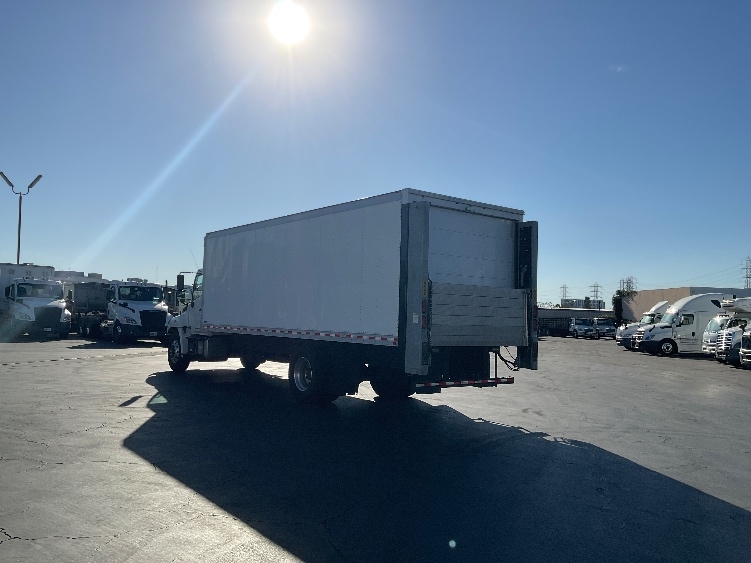 2019 Hino 268 in Torrance, CA — photo 6