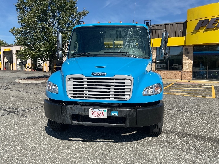 2019 Freightliner eM2 in Springfield, MA — photo 2