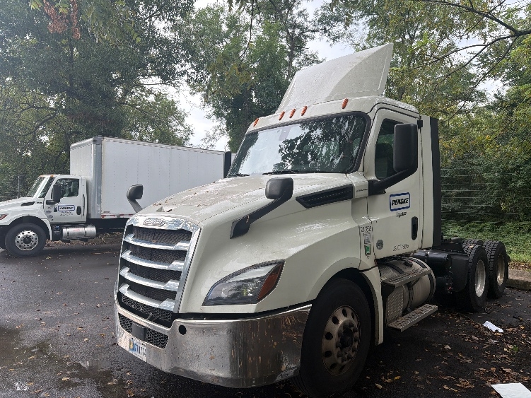 2019 Freightliner Cascadia in Baltimore, MD — photo 3