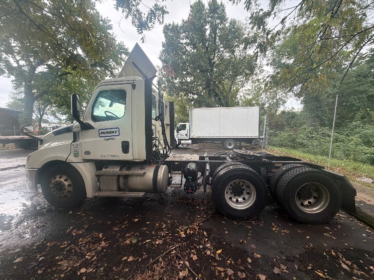 2019 Freightliner Cascadia in Baltimore, MD — photo 4