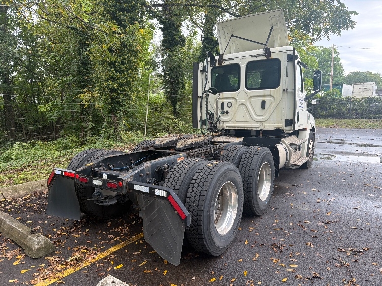 2019 Freightliner Cascadia in Baltimore, MD — photo 7