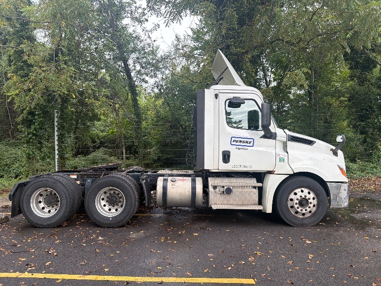 2019 Freightliner Cascadia in Baltimore, MD — photo 8