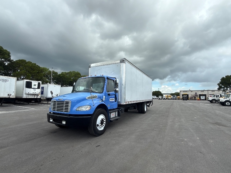 2019 Freightliner eM2 in Medley, FL — photo 3