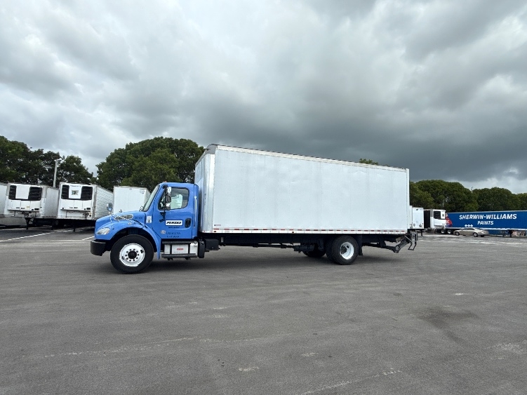 2019 Freightliner eM2 in Medley, FL — photo 4