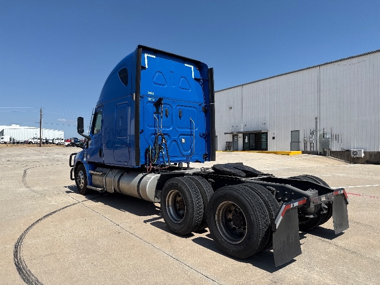 2024 Freightliner Cascadia in Denton, TX — photo 5