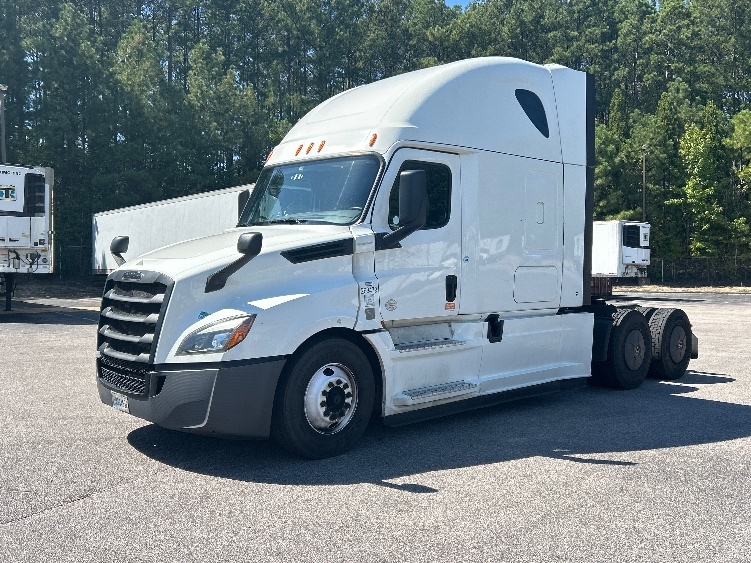 2020 Freightliner Cascadia in Garner, NC — photo 3