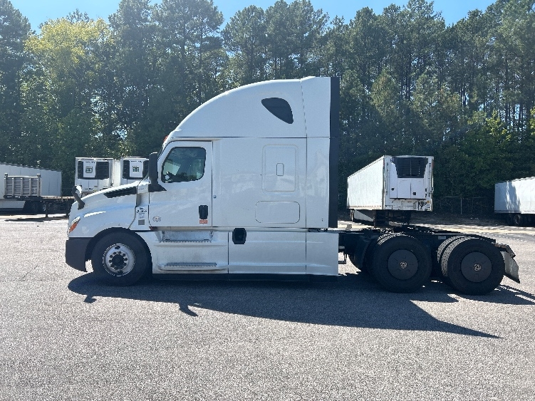 2020 Freightliner Cascadia in Garner, NC — photo 4
