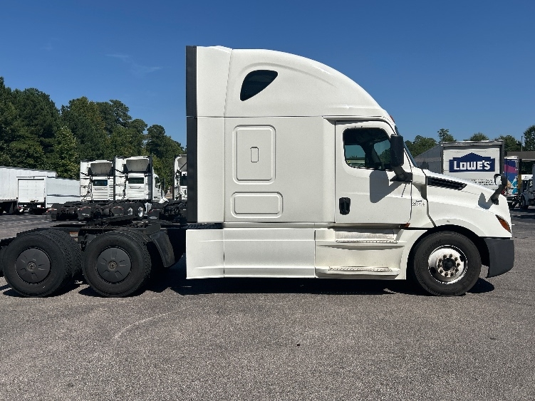 2020 Freightliner Cascadia in Garner, NC — photo 8