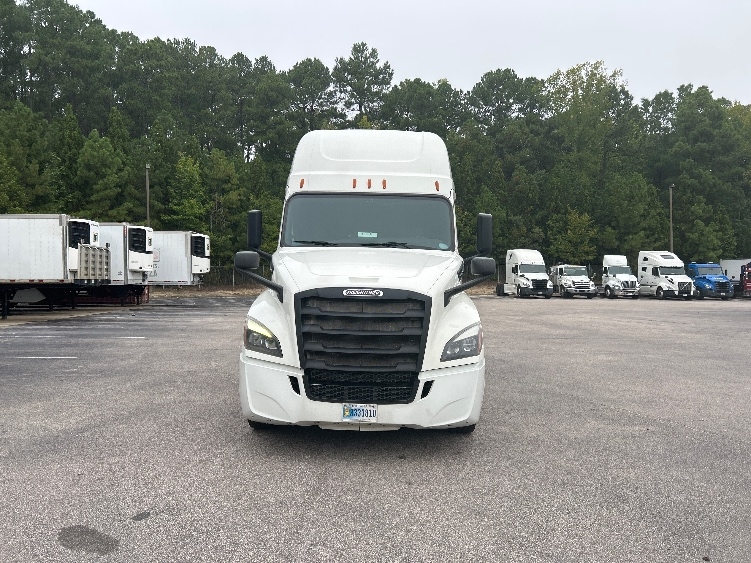 2020 Freightliner Cascadia in Garner, NC — photo 2