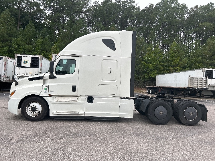 2020 Freightliner Cascadia in Garner, NC — photo 4