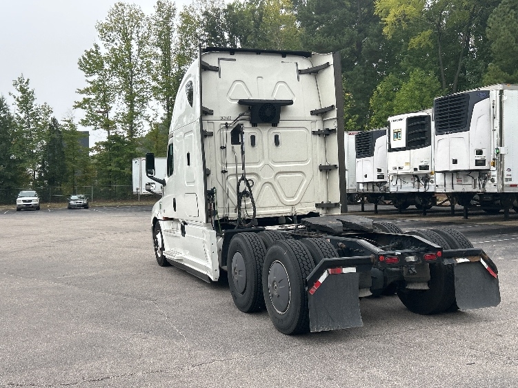 2020 Freightliner Cascadia in Garner, NC — photo 5