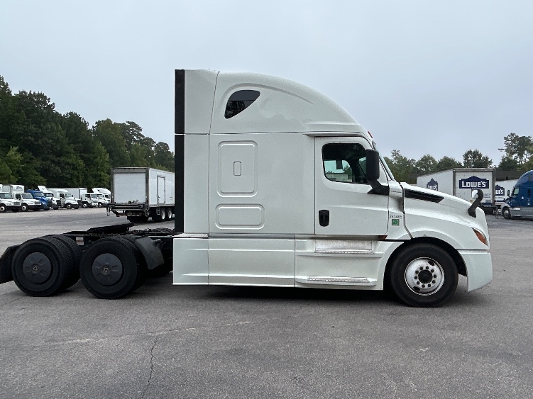 2020 Freightliner Cascadia in Garner, NC — photo 8