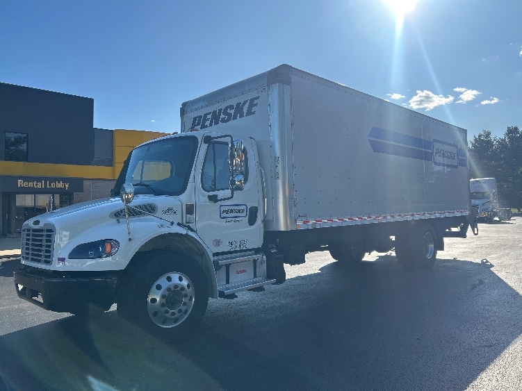 2023 Freightliner eM2 in Burlington, NJ — photo 3