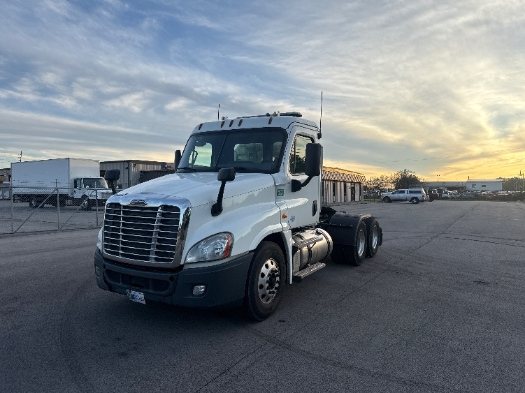 2020 Freightliner Cascadia in Chicago (Melrose Park), IL — photo 3
