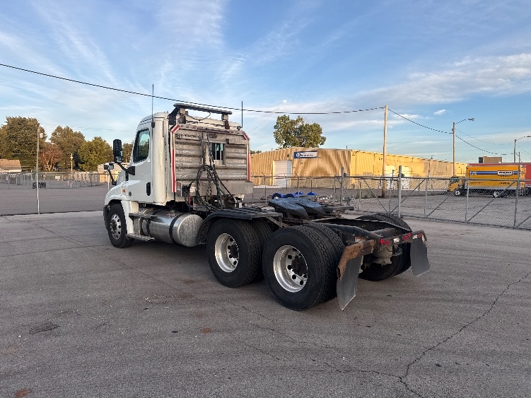 2020 Freightliner Cascadia in Chicago (Melrose Park), IL — photo 5