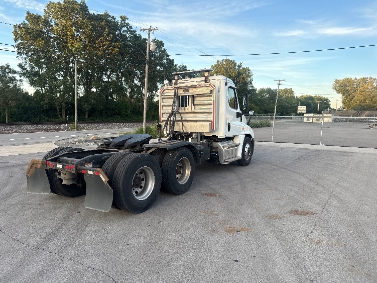 2020 Freightliner Cascadia in Chicago (Melrose Park), IL — photo 7