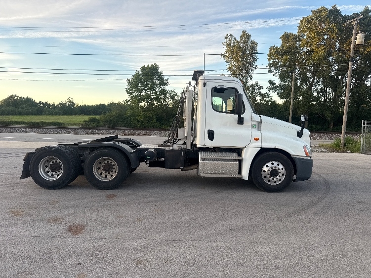 2020 Freightliner Cascadia in Chicago (Melrose Park), IL — photo 8