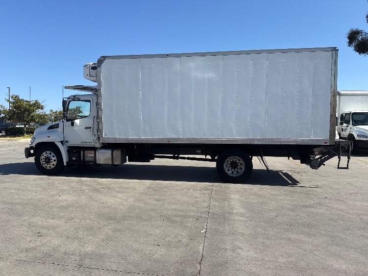 2020 Hino 268 in Torrance, CA — photo 4