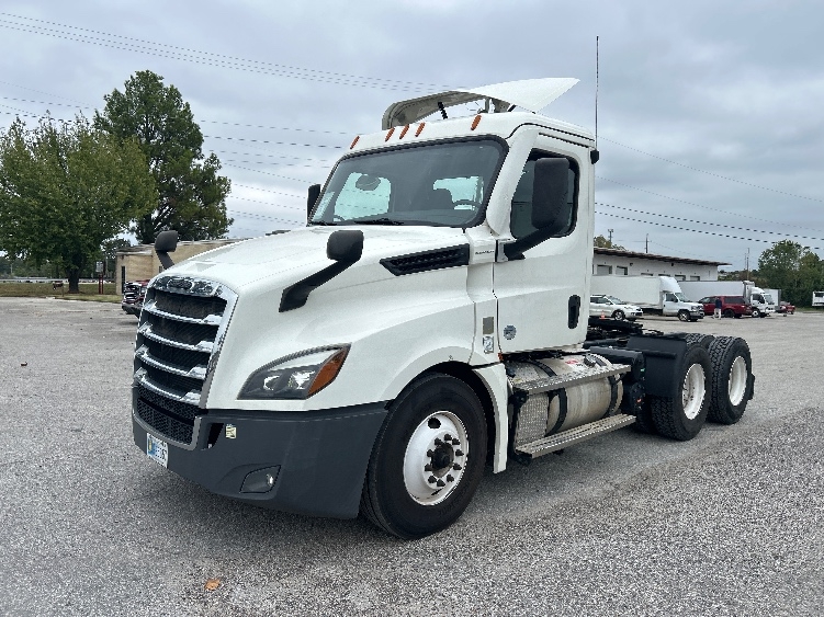 2021 Freightliner Cascadia in Memphis, TN — photo 3