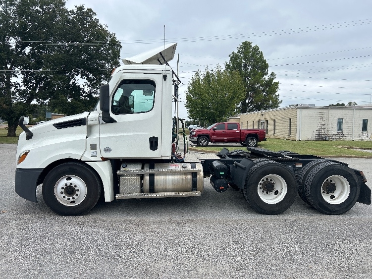 2021 Freightliner Cascadia in Memphis, TN — photo 4
