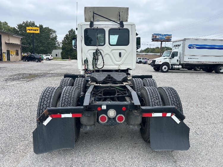 2021 Freightliner Cascadia in Memphis, TN — photo 6