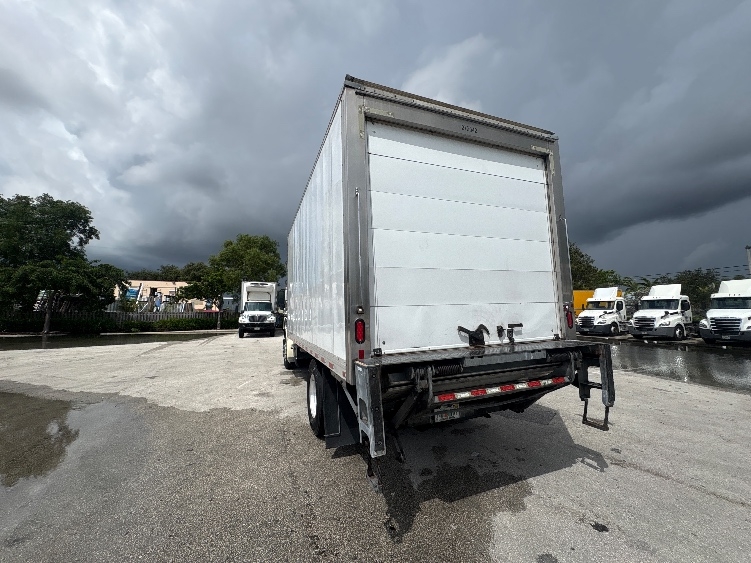 2019 Freightliner eM2 in Medley, FL — photo 6