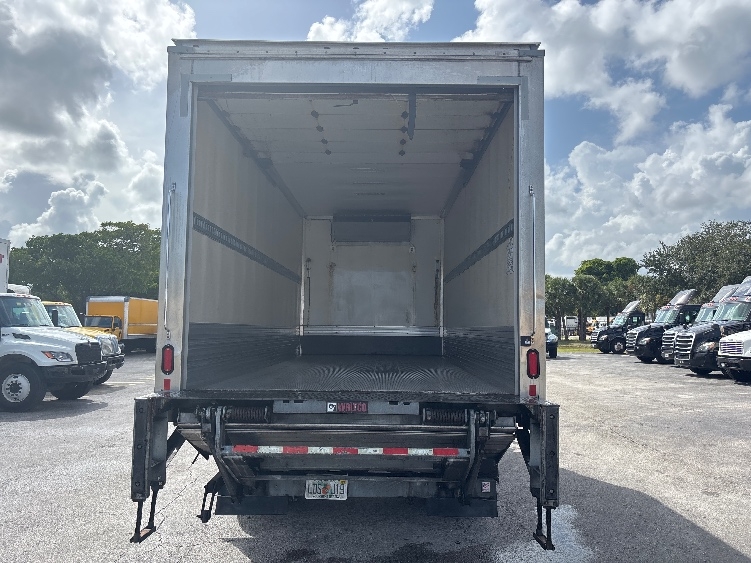 2019 Freightliner eM2 in Medley, FL — photo 7
