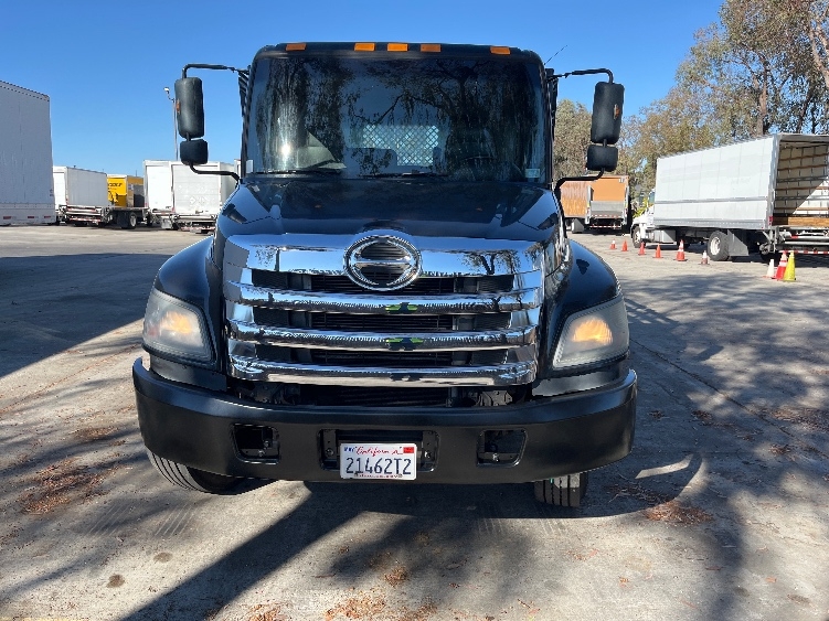 2020 Hino 268 in Torrance, CA — photo 2