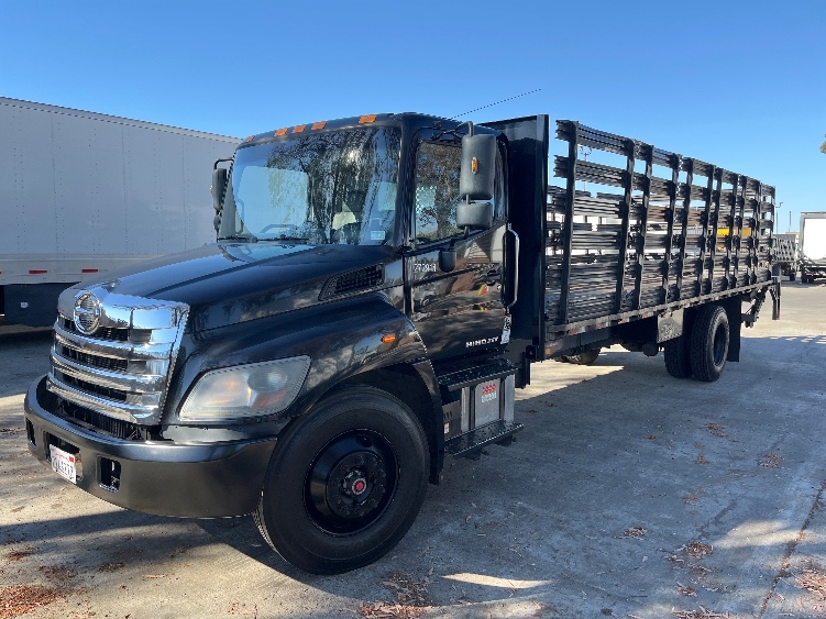 2020 Hino 268 in Torrance, CA — photo 3