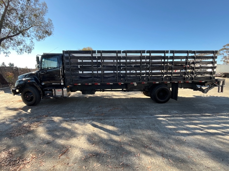 2020 Hino 268 in Torrance, CA — photo 4