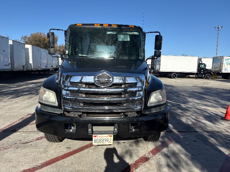 2020 Hino 268 in Torrance, CA — photo 2