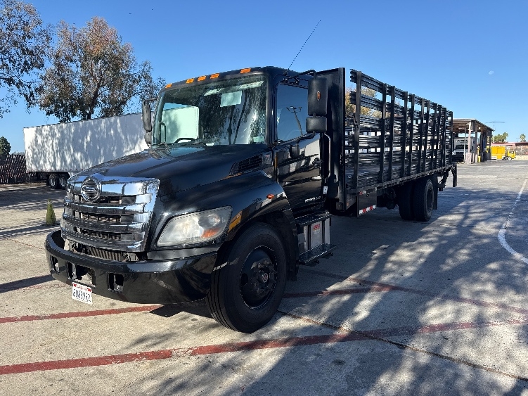 2020 Hino 268 in Torrance, CA — photo 3