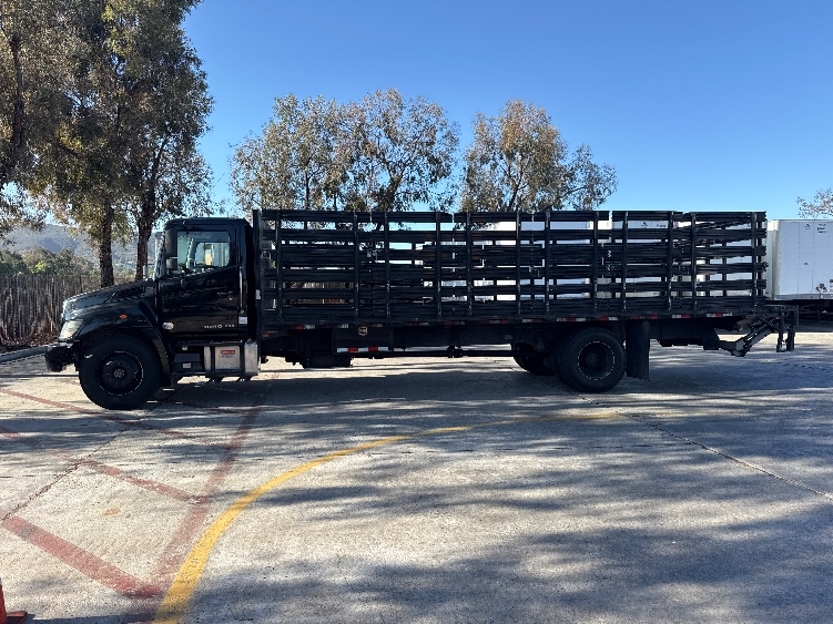 2020 Hino 268 in Torrance, CA — photo 4