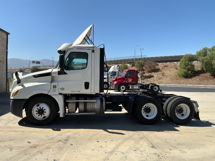 2018 Freightliner Cascadia in Fontana, CA — photo 4