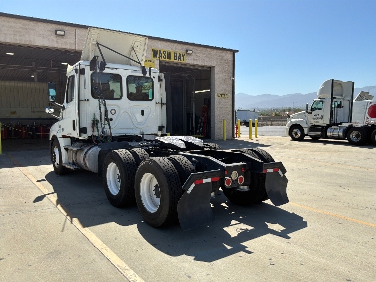 2018 Freightliner Cascadia in Fontana, CA — photo 5