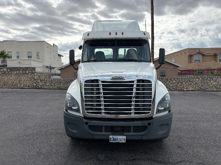 2020 Freightliner Cascadia in El Paso, TX — photo 2