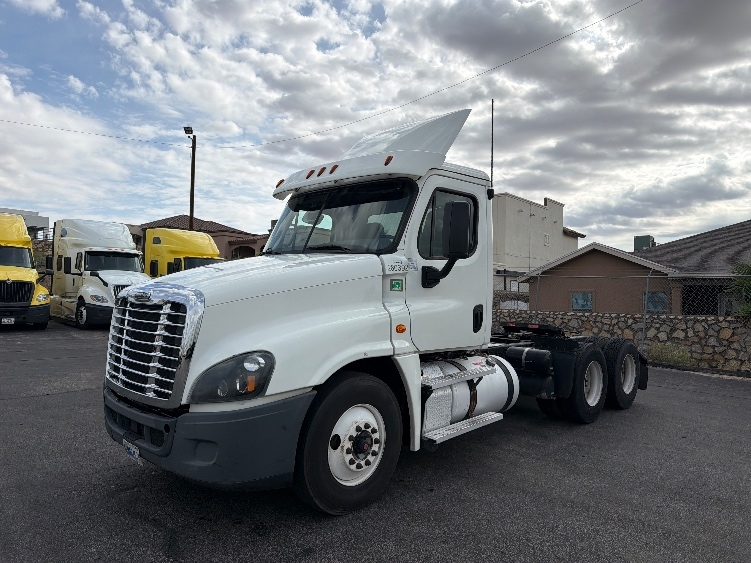 2020 Freightliner Cascadia in El Paso, TX — photo 3