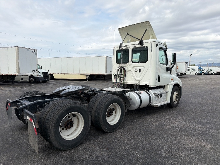 2020 Freightliner Cascadia in El Paso, TX — photo 7